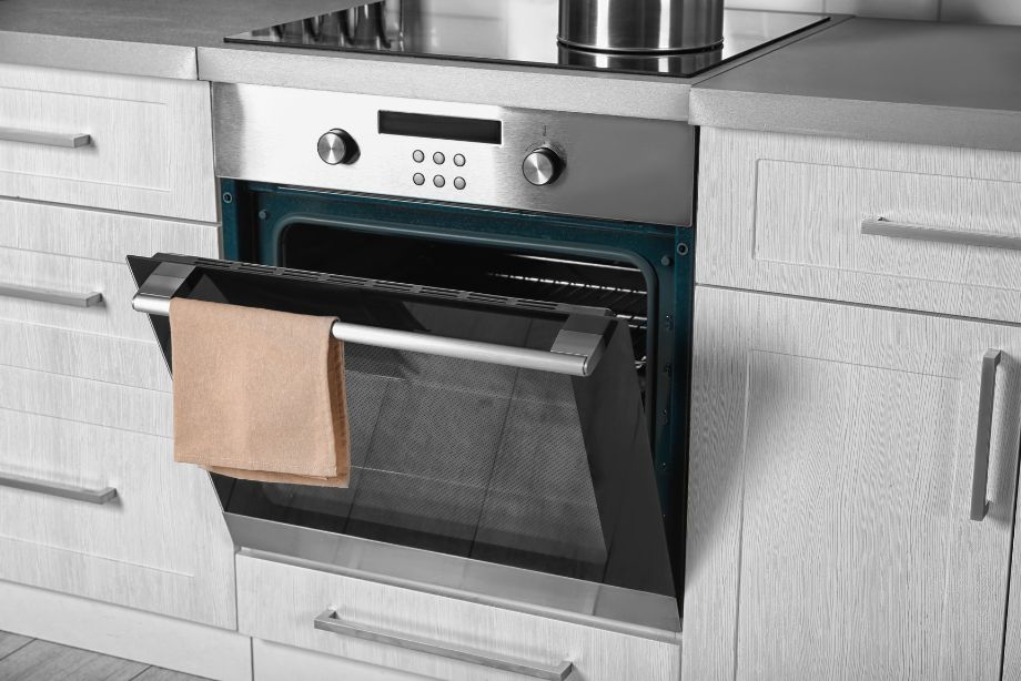 Comment nettoyer un four : Astuces pour une cuisine impeccable Comment nettoyer un four : Astuces pour une cuisine impeccable